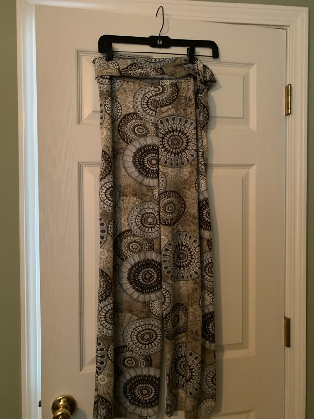 White Mark Wide leg palazzo pants in Gray and Brown Medallion Print